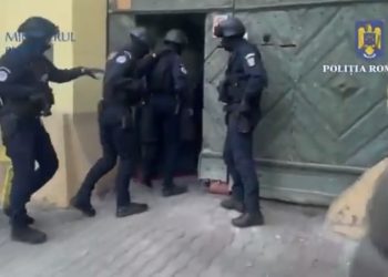 Zeci de percheziții într-un dosar privind, printre altele, acțiuni împotriva ordinii constituționale