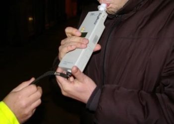 Prins la volan – și fară permis, și băut 