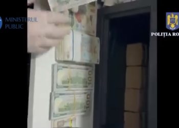 Teancuri de bani, arme şi muniţie, găsite la apropiaţii lui Georgescu 