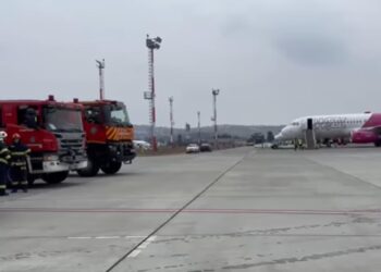 A fost activat planul roșu de intervenție! Un avion cu peste 200 de persoane la bord a aterizat de urgență după ce a fost descoperită o defecțiune
