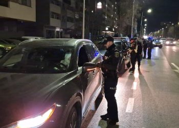 Un tânăr aproape de comă alcoolică a fost descoperit de polițiști conducând pe străzile Constanței