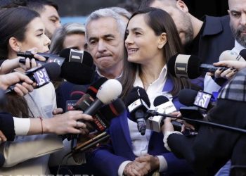 Președintele POT, Anamaria Gavrilă, a sunat la 112 să gonească jurnaliștii veniți să îi pună întrebări. Polițiștii au sancționat-o cu un avertisment