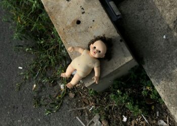 Caz revoltător: Fetiţă de 4 ani, ucisă în bătaie de mama ei 