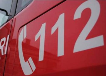 Casă în flacări, azi-noapte, la Ciocârlia de Jos. Acoperișul s-a prăbușit 