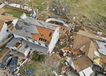 Cel puțin 17 morți după tornadele care au „măturat“ Statele Unite ale Americii