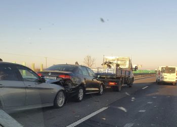 Carambol cu 5 mașini pe A2. Trafic îngreunat 