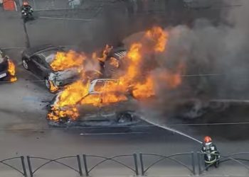 Șapte mașini distruse dintr-un foc 