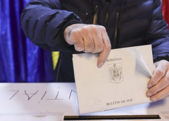 George Simion deschide lista candidaților la prezidențiale pe buletinele de vot. El este urmat de Crin Antonescu, candidatul alianței PSD, PNL și UDMR