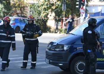 Mai multe plicuri cu un praf suspect au fost trimise unor instituții publice din București