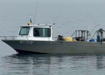 Pescador neînregistrat, propulsat de un motor furat, cu peste 760 kg de peşte la bord, depistat de Garda de Coastă