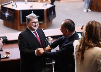 România, în întârziere. Diplomația, în pas alergător. Emil Hurezeanu nu a ajuns la timp la fotografia de grup, la Bruxelles